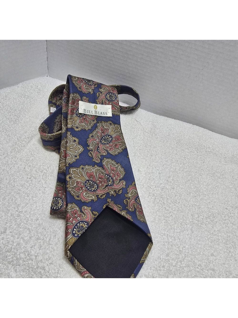 Bill Blass Paisley Tie in Navy and Burgundy
